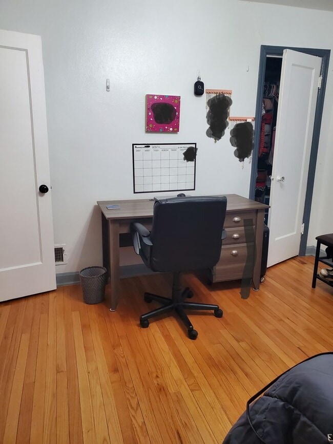 Building Photo - Spacious Ranch