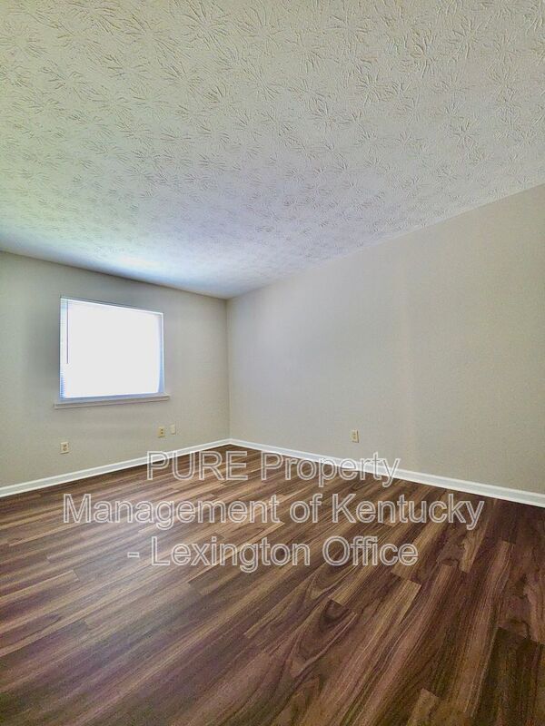 Building Photo - 3772 Camelot Dr
