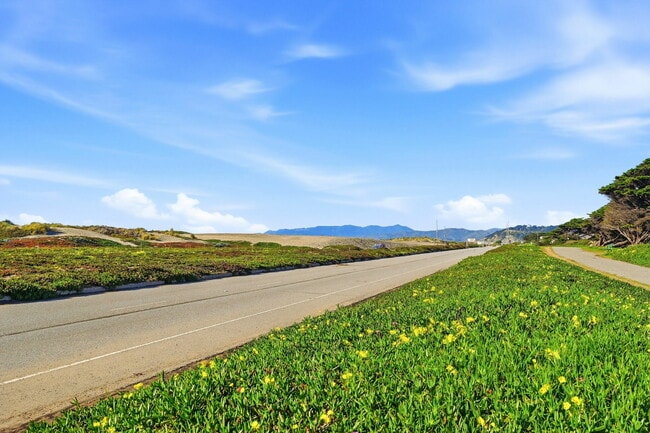 Building Photo - 4439 Kirkham St