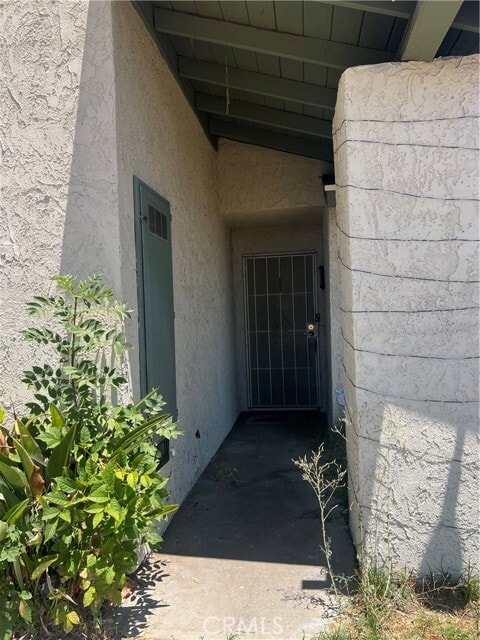 Building Photo - 946 W Woodcrest St