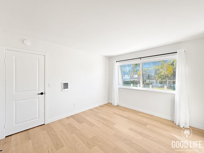 Building Photo - Modern Coastal Living in Solana Beach