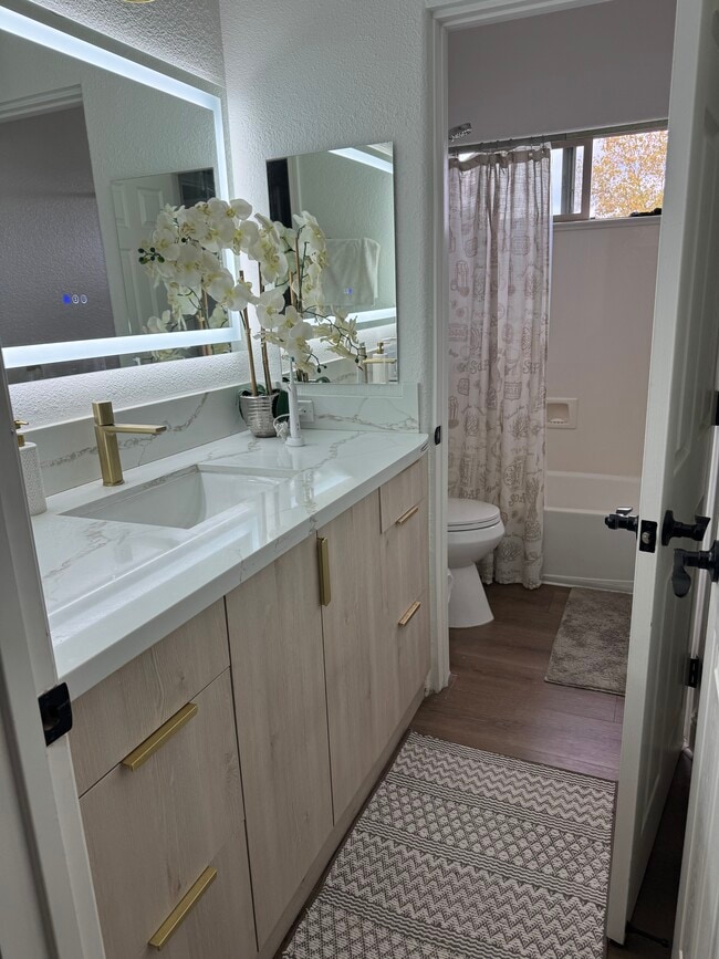 Building Photo - 9521 Shadowrock Way