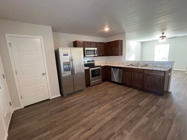 Building Photo - Pre-Leasing Now! Secure this Beautiful Three Bedroom | Two Bath Home in Somerset Today!
