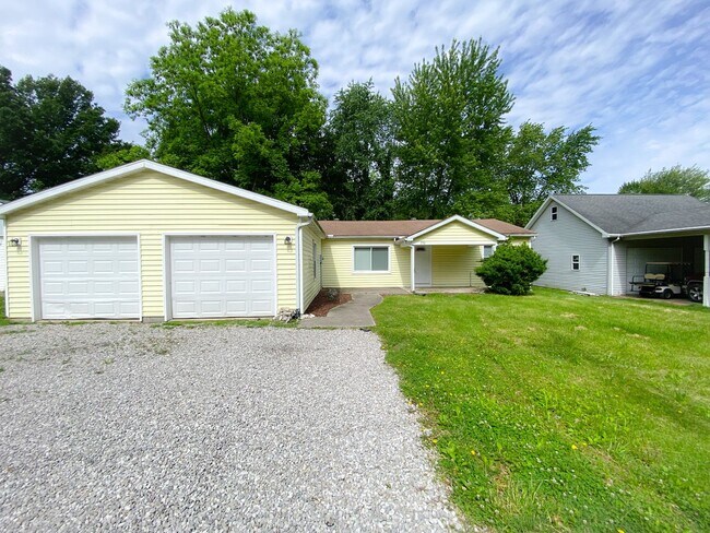 Primary Photo - 3 Bedroom/2 Bathroom House For Rent in Elb...