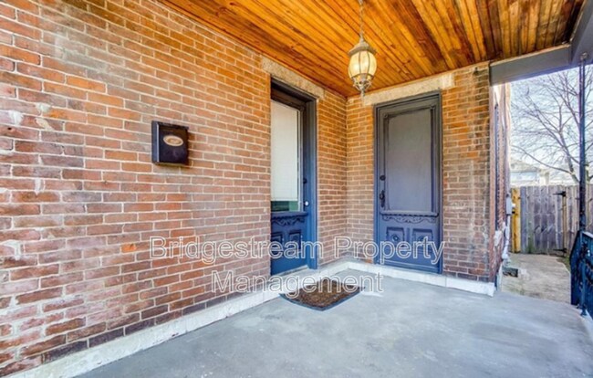 Building Photo - 266 McClure St