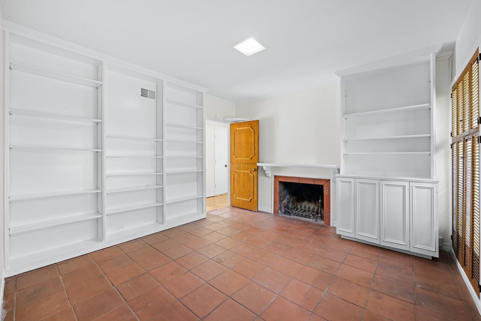 Building Photo - Classic Mid-Century home moments from Fryman Canyon