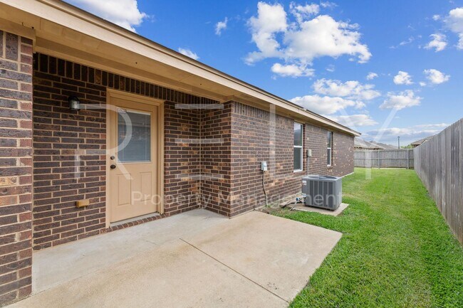 Building Photo - PM1-TEMP603 W Karey Dr
