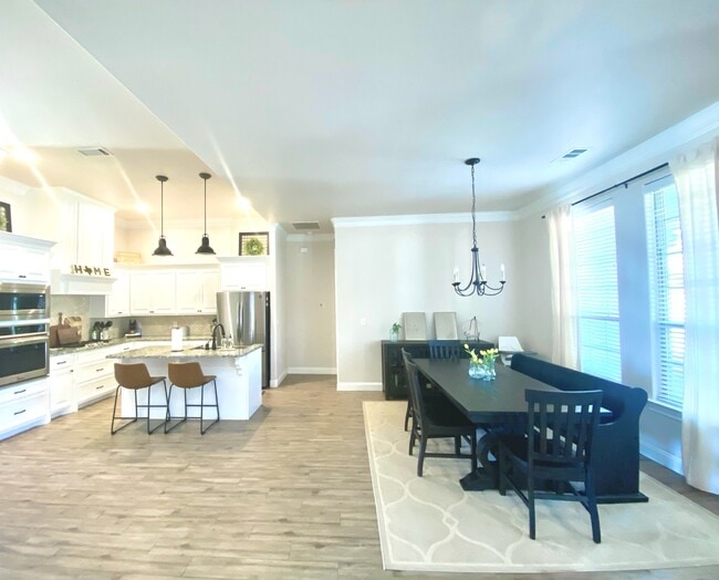 Building Photo - 1215 Desert Rose Dr