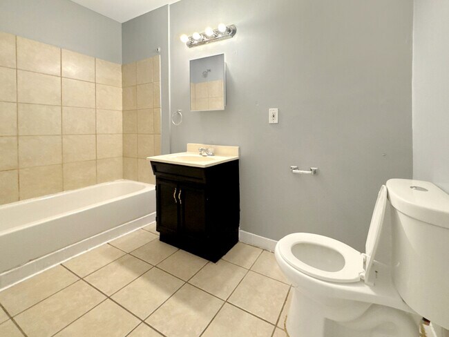 Building Photo - 1812 McCulloh St