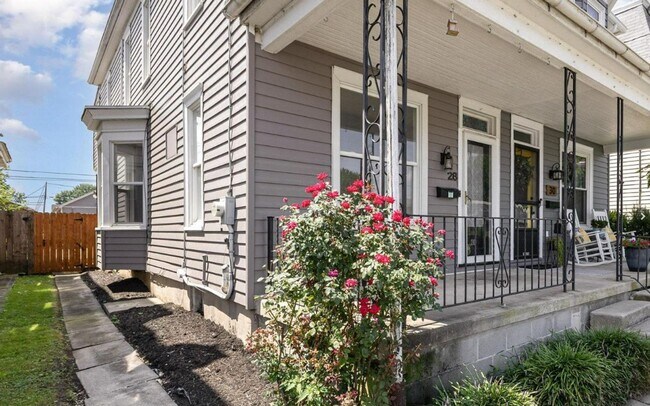 Building Photo - RENT SPECIAL! 1/2 FIRST MONTHS RENT IF DEPOSIT PLACED BY 3/31!