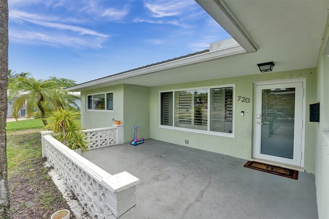 Building Photo - 720 NW 29th Ct
