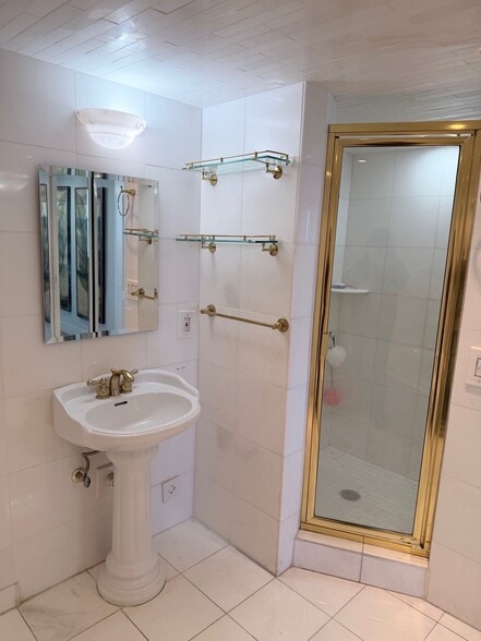 Building Photo - 1900 Purdy Ave