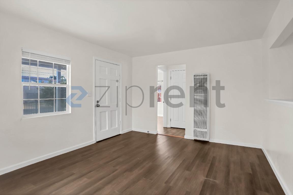 Building Photo - Unit