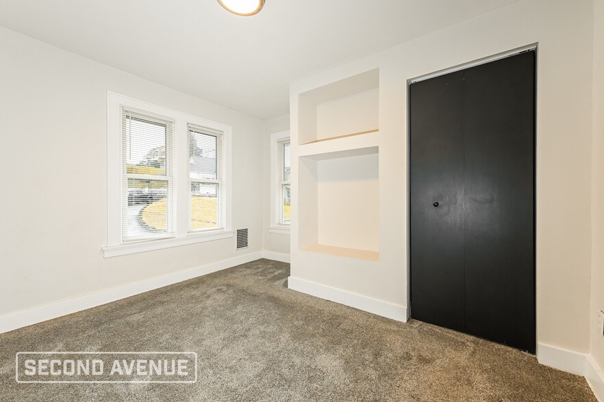 Building Photo - 420 Groveland St