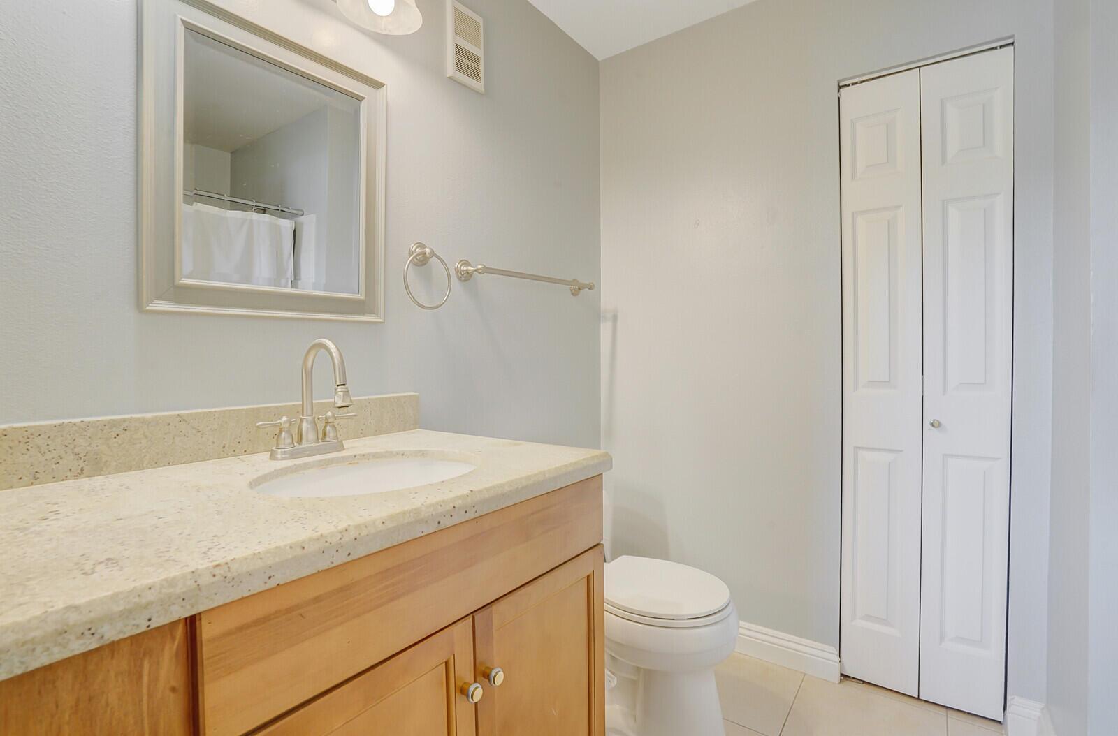 Building Photo - 4855 Via Palm Lks