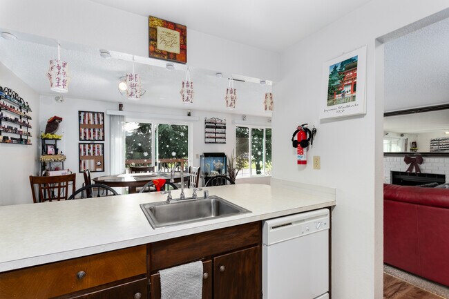 Building Photo - 3846 D Pl SE