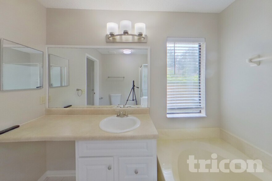Building Photo - 4739 Harpers Ferry Ln