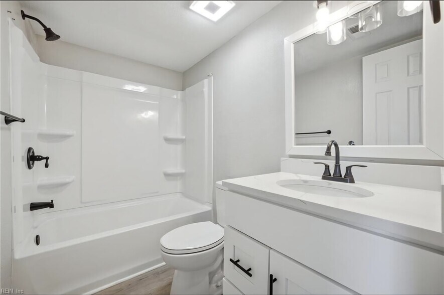 Building Photo - 513 Peak Ct