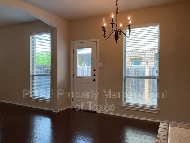 Building Photo - 215 N College St