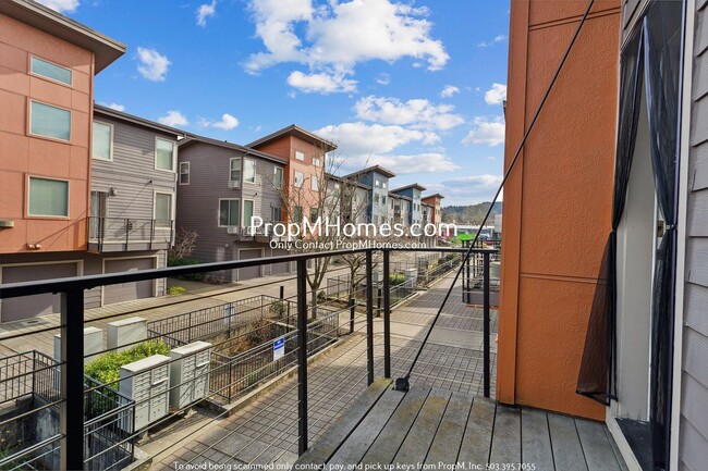 Building Photo - Contemporary Townhome in the heart of St. ...