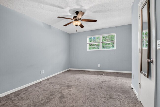 Building Photo - 507 Stinson Dr