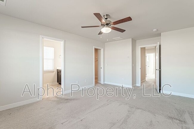 Building Photo - 300 Huntingdale Pl