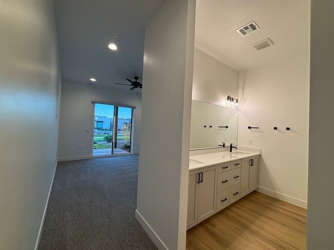 Building Photo - SPACIOUS PATIO HOME FOR RENT!