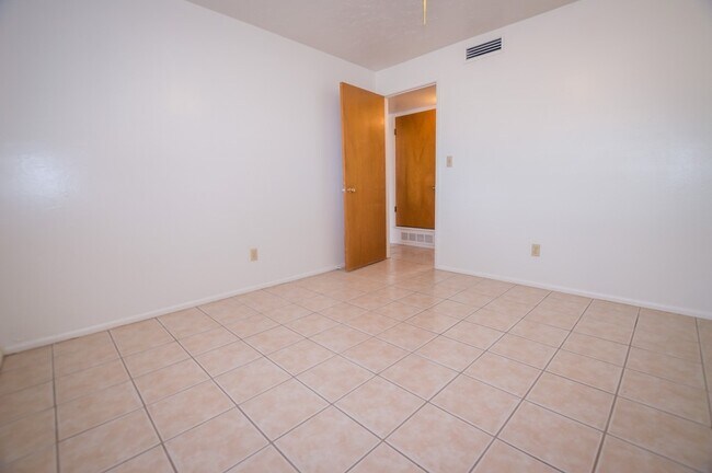 Building Photo - Large Corner Lot Santé Fe Home, Over 1650 ...