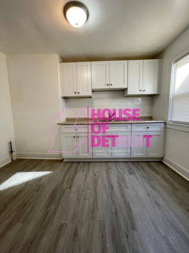 Building Photo - SECTION 8 ONLY | 4 BEDROOM | 3 BATH | FREE...