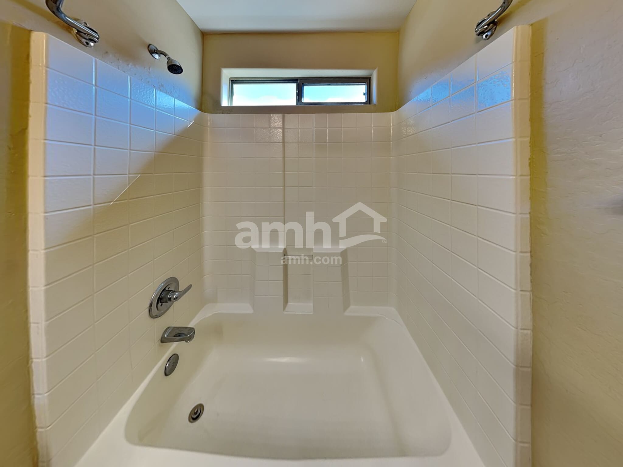 Building Photo - 16261 W Hope Dr