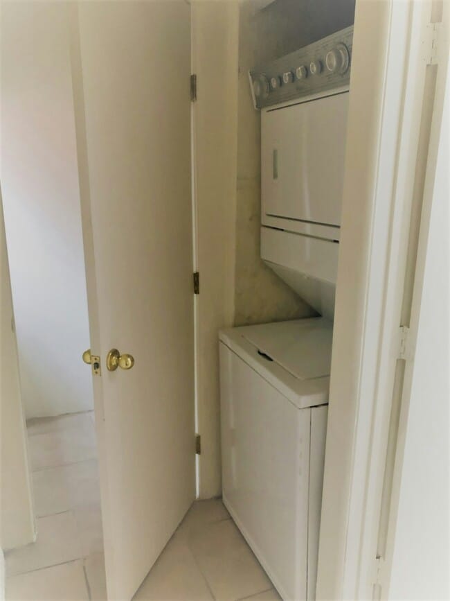 Building Photo - 1002 B NM-76