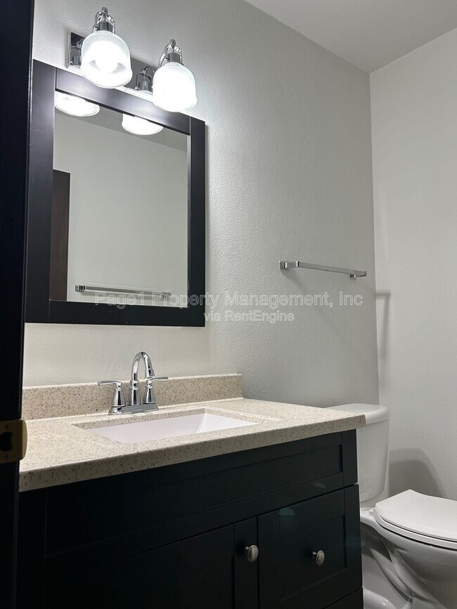 Building Photo - 2915 Grinnell Ct