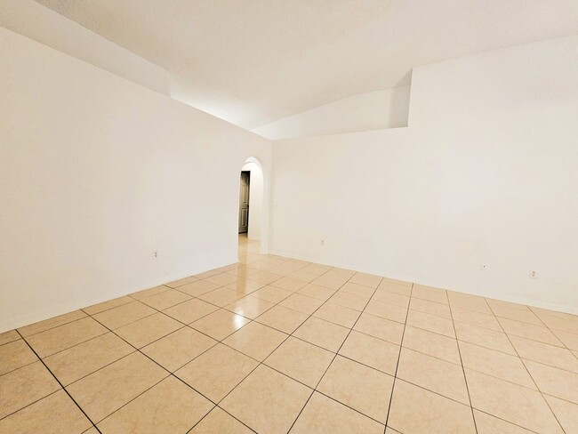Building Photo - 921 Bristle Cone Ct