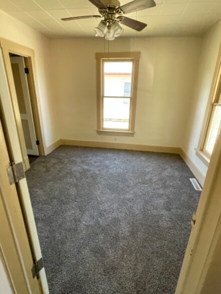 Building Photo - 856 Custer St