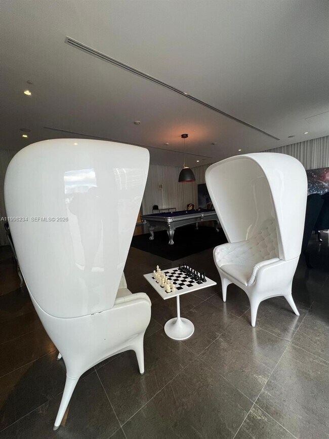 Building Photo - 495 Brickell Ave