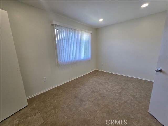 Building Photo - 160 Greentree Ln