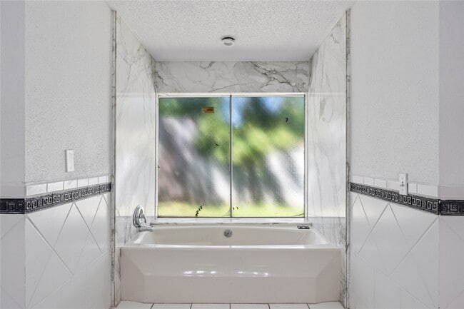 Building Photo - 11906 Pepperdine Ln