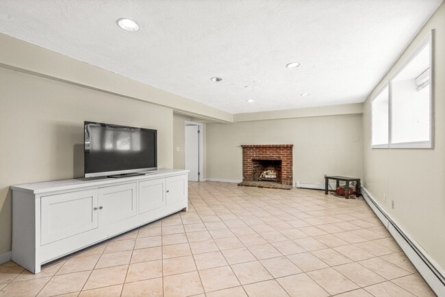 Building Photo - 181 Moss Hill Rd