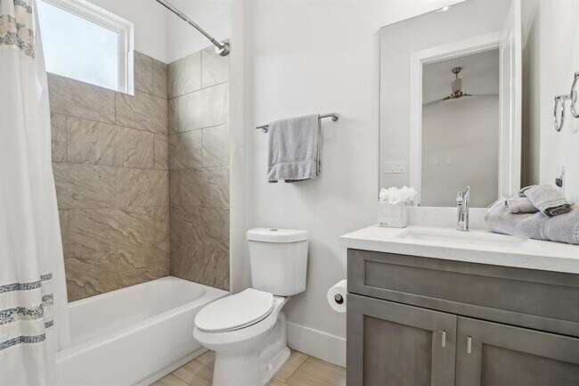 Building Photo - 1234 W 21st St