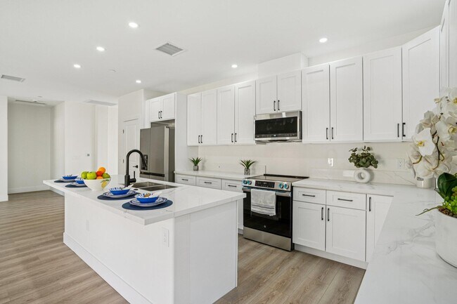Building Photo - 64382 Spyglass Ave