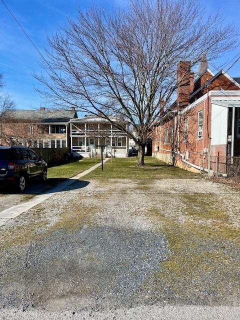 Building Photo - 406 Main St