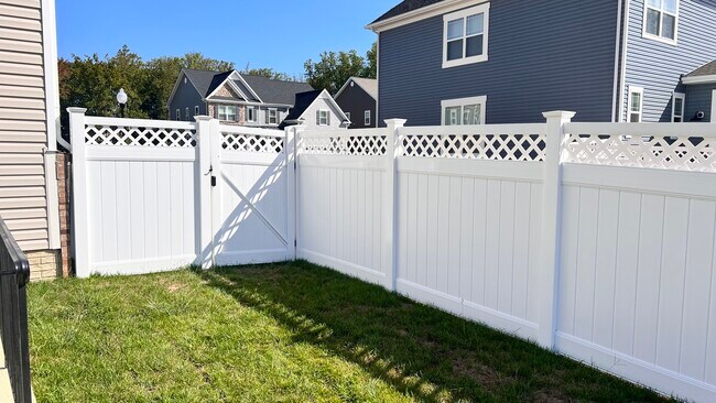 Building Photo - 2827 Bridgewater Dr