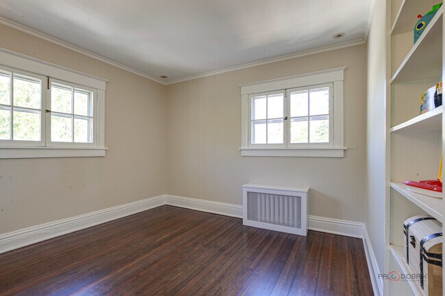 Building Photo - 544 Ravine Ave
