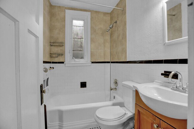 Building Photo - 434 Folcroft St