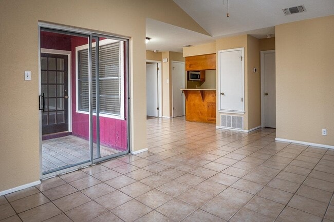 Building Photo - 122 Garden Crest Cir