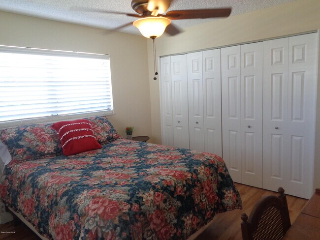 Building Photo - 412 Meadowlark Ln