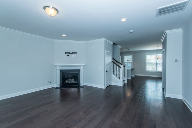 Building Photo - Beautiful Oyster Point Townhome - Mt. Plea...