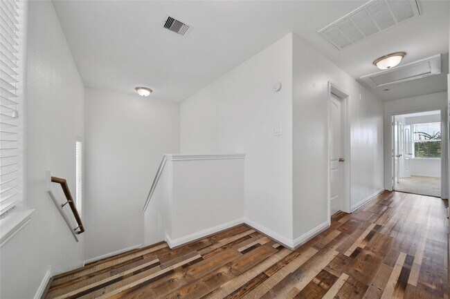 Building Photo - 10889 South Lake Mist Lane