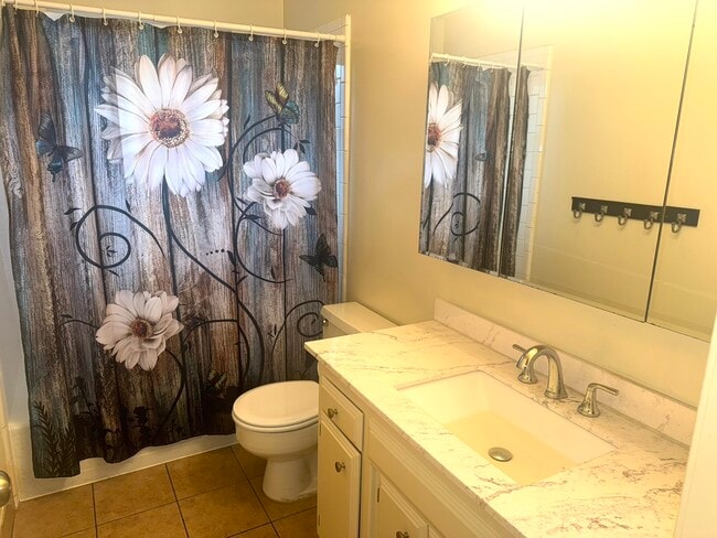 Building Photo - 4548 N Meridian Ave