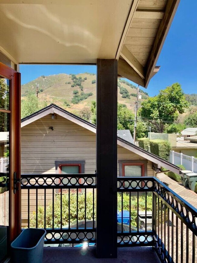 Building Photo - 3 Bedroom/2 Bath Downtown SLO